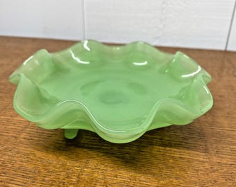 Tigela para doces Fenton Line 100 Jadeite Wisteria com borda ondulada de 7-1/8"