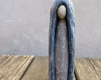 Virgen tallada en madera