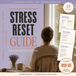 Puede incluir: Una guía de bienestar digital titulada "Stress Reset Guide" con el texto "Reclaim Your Calm in 5 Practical Steps". La portada es morada con texto naranja. La imagen incluye a una mujer mirando por una ventana, una taza y un jarrón de lavanda. La guía tiene 25 páginas.
