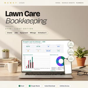 Puede incluir: Una computadora portátil muestra un informe financiero titulado "Lawn Care Bookkeeping 2026 Light Edition". La pantalla muestra gráficos y datos de "Evergreen Lawn & Landscape". También se ven un teléfono inteligente, una taza de café y una planta en maceta.