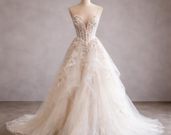 Vestido de novia color marfil con corsé de perlas, vestido de novia con apliques de encaje, vestido de novia de tul corte A, vestido de novia con tirantes finos, vestido de novia a medida