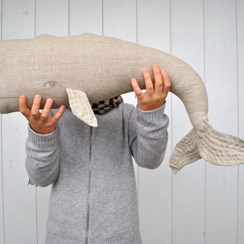 Cojín de lino con forma de ballena, cojín náutico bordado