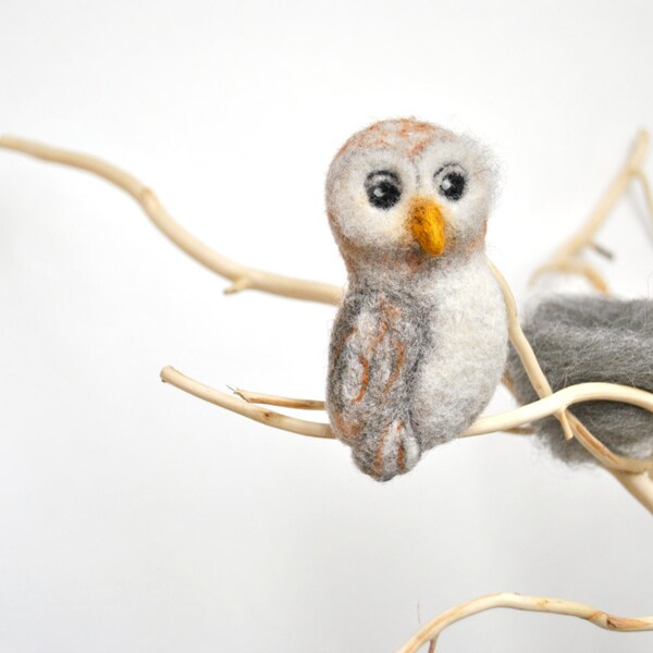 Needle felt brooch Owl pin, Bird brooch, Hand Felted Brooch, Animal Pin, Owl Jewelry, Animal jewelry