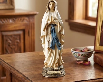 Statue Notre-Dame de Lourdes | Figurine de la Vierge Marie en résine catholique de 23 cm | Statue de dévotion mariale peinte à la main | Cadeau religieux d'autel pour la maison