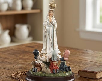 Estátua de Nossa Senhora de Fátima com as Crianças de 22 cm | Estatueta Católica em Resina da Aparição Mariana | Presente Religioso da Virgem Maria com os Três Pastorinhos