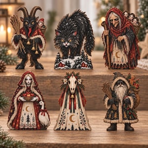 Puede incluir: Una colección de seis figuras detalladas que incluyen una criatura con cuernos, un gato negro, una figura anciana con chal rojo, una persona encapuchada con un ganso, una figura con cabeza de calavera y campana, y un personaje barbudo con saco.