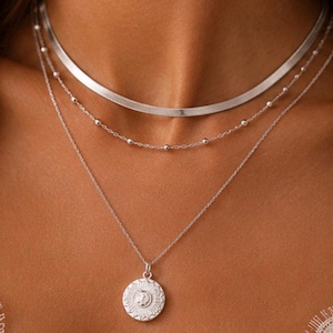 Gelaagde zilveren/gouden kettingenset, ketting met munthanger in zonnestraalmotief, minimalistische gelaagde sieraden, subtiele choker, cadeau voor haar afbeelding 6