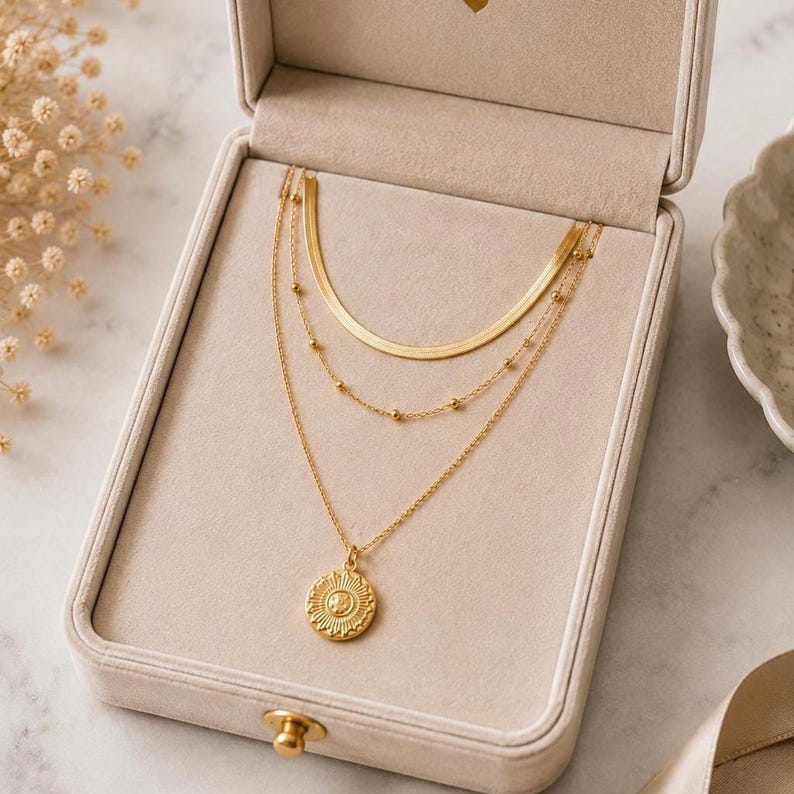 Gelaagde zilveren/gouden kettingenset, ketting met munthanger in zonnestraalmotief, minimalistische gelaagde sieraden, subtiele choker, cadeau voor haar afbeelding 8