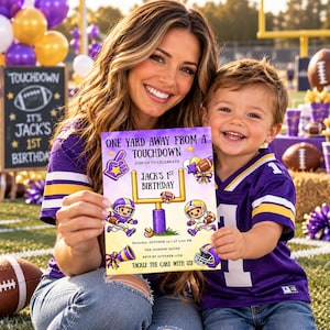 Könnte beinhalten: Eine rechteckige Geburtstagseinladungskarte mit Football-Motiv in den Farben Violett und Gold. Der Text lautet: One Yard Away From A Touchdown, Join Us To Celebrate, Jack's 1st Birthday, Saturday, October 24 at 2:00 PM, The Dawson House, RSVP By October 17th, Tackle The Cake With Us!