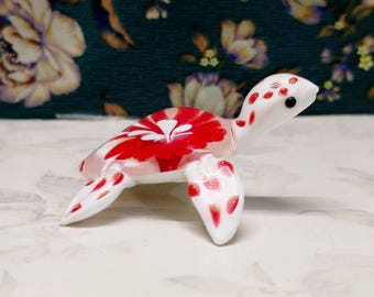 Handmade Glass Turtle Figurine, Red & White Daisy Shell, Ocean Animal Decor