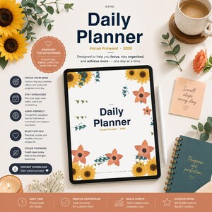 Op de afbeelding: Een digitale dagplanner met de tekst "Daily Planner Focus Forward 2026" op een tablet. De afbeelding bevat zonnebloemen, een kopje koffie, een notitieboekje met "Progress not perfection" en een plakbriefje met "Small steps every day".