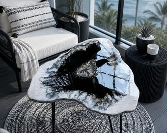 Handgemaakte geode salontafel | Zwarte epoxyharstafel met witmarmereffect | Designer woondecoratie
