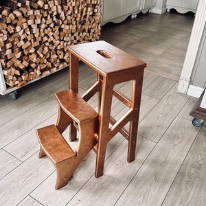 Opklapbare houten kruk | Keukentrap met bronzen effect | Gepersonaliseerde kruk voor volwassenen | Handgemaakt in Groot-Brittannië | Ruimtebesparend