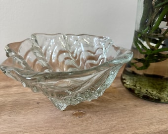 Cuenco con base de cristal en forma de concha