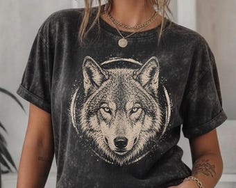 Camiseta con ilustración de lobo, camiseta de cuello redondo desgastada, camiseta con lavado mineral, de inspiración vintage, camiseta con aspecto usado, animal del bosque, camiseta con cabeza de lobo