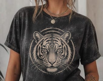 Camiseta con cabeza de tigre, camiseta verde oliva desgastada, camiseta negra desgastada, camiseta con lavado mineral, camiseta de animales, camiseta de grandes felinos, inspiración vintage, estampado de tigre