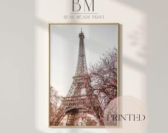 Parijse fotoprint, Eiffeltoren en lentebloesems, Parijse woondecoratie, muurkunst