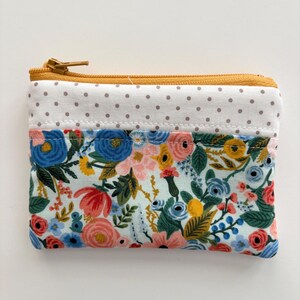Rifle Paper Co. Bolsa acolchoada com zíper. Bolsa Rifle Paper Co. Bolsa com zíper forrada 4 x 5. Bolsa bonita. Bolsa para cartão-presente. Bolsa para cartão de crédito.
