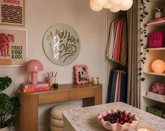 あなたは愛されている鏡 – ポジティブなアファメーションミラー。彼女への贈り物