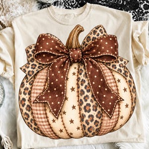 Zucca autunnale neutra PNG, Zucca con fiocco a stampa leopardata PNG, Zucca a pois a scacchi PNG, Autunno preppy di tendenza PNG, Design per sublimazione