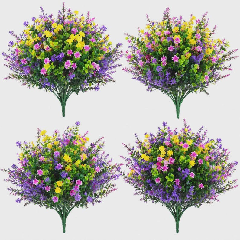 Pode incluir: Quatro arbustos de flores artificiais com uma variedade de flores coloridas. As flores s&atilde;o uma mistura de amarelo, rosa e roxo, com folhagem verde. Os arbustos t&ecirc;m caules verdes e est&atilde;o dispostos sobre um fundo branco.