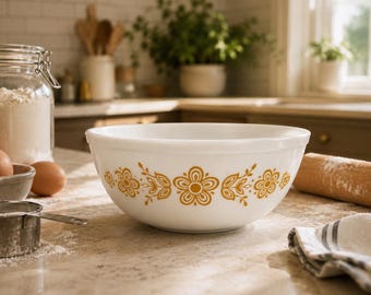 Vintage Pyrex Butterfly Gold 4-Qt Mixing Bowl – 1970s Opal Milk Glass Kitchenware