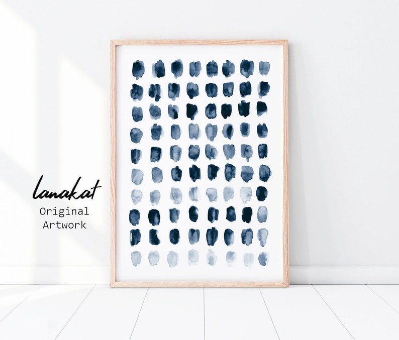 K&ouml;nnte beinhalten: Ein gerahmter Druck eines Aquarells mit einem Muster aus blauen Punkten in verschiedenen Blaut&ouml;nen. Die Punkte sind in einem Raster angeordnet und verlaufen von Hellblau bis Dunkelblau.