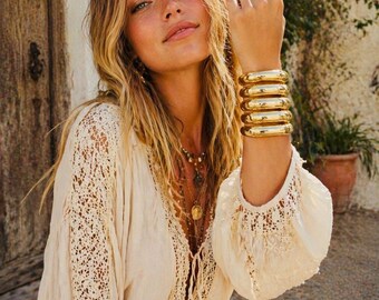 Conjunto de 5 brazaletes gruesos apilables de bambú chapados en oro