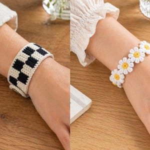 Gehaakte armbandpatroonbundel pdf – madeliefjebloemarmband en geruite manchet – 2-in-1 doe-het-zelf-polsbandset, beginnersvriendelijk sieradenpatroon