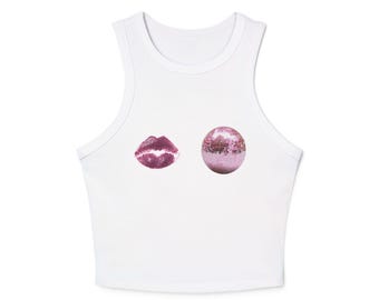 Mujer - Kiss All The Time Disco Occasionally - Camiseta sin mangas Micro Rib Racer - Labios y bola de discoteca - Rosa - KISSCO - KATTDO - Together Together