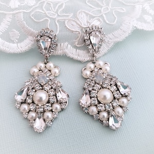 Vintage Bridal Earrings, Swarovski Wedding earrings, Large Earrings, Chandelier Earrings ,White opal , Wedding earrings ,Bridal jewelry, Set