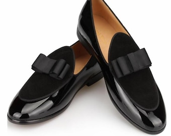Mocasines de charol negro para hombre, hechos a mano.