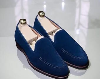 Mocassini da uomo in pelle scamosciata blu navy, realizzati a mano.