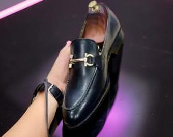 Mocassini da uomo in pelle nera fatti a mano con morsetto,