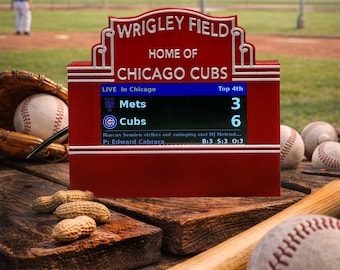 Marquesina del Wrigley Field - Chicago - Visualización del marcador en vivo: estadísticas, clasificaciones y clima de la MLB en tiempo real.
