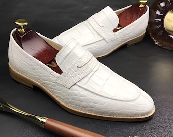 Mocasines de cuero blanco con relieve de cocodrilo hechos a mano para hombre, zapatos de vestir tipo mocasín para hombre.