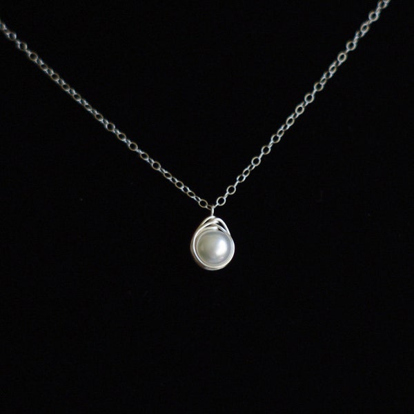 Choker necklace with white fresh water pearl, sterling silver. N073.