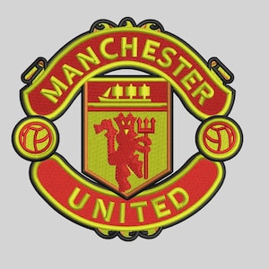 Op de afbeelding: Geborduurde patch met het Manchester United-logo. Het ontwerp omvat een rood lint met "MANCHESTER UNITED" in geel, rond een schild met een rode duivel en de woorden "MANCHESTER" en "UNITED".