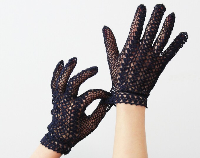Vintage 40s Crochet Gloves / 1940s Navy Blue Lace Gloves / Dark Eyelet Gloves / Short Net Gloves