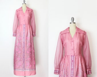 vintage 70s dress / 1970s ALFRED SHAHEEN dress / Hawaiian floral maxi dress / 1970s floral hostess dress / pink silver dress