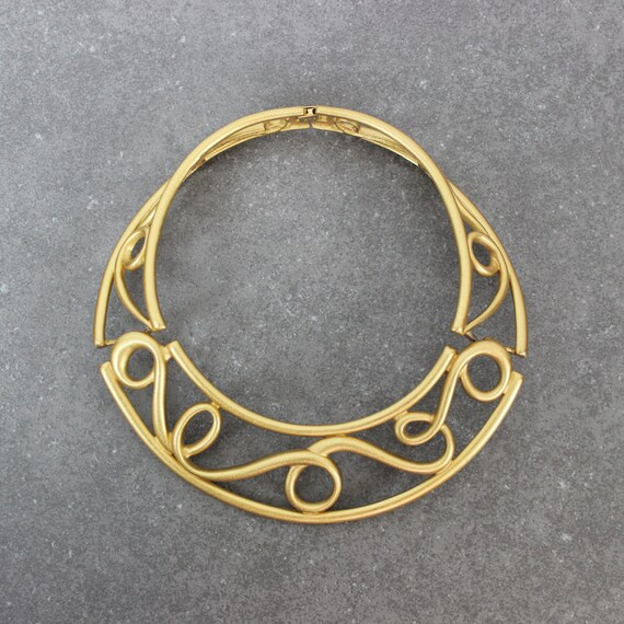 vintage monet collar necklace / 1980s gold stateme