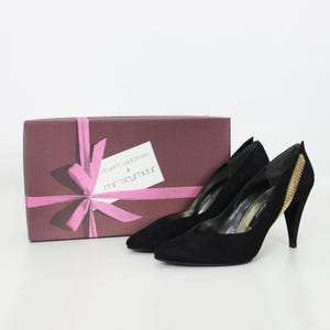 vintage black gold heels / 1980s Stuart Weitzman / black suede heels / gold metal heels / 1980s evening heels / party heels / 5.5 heels