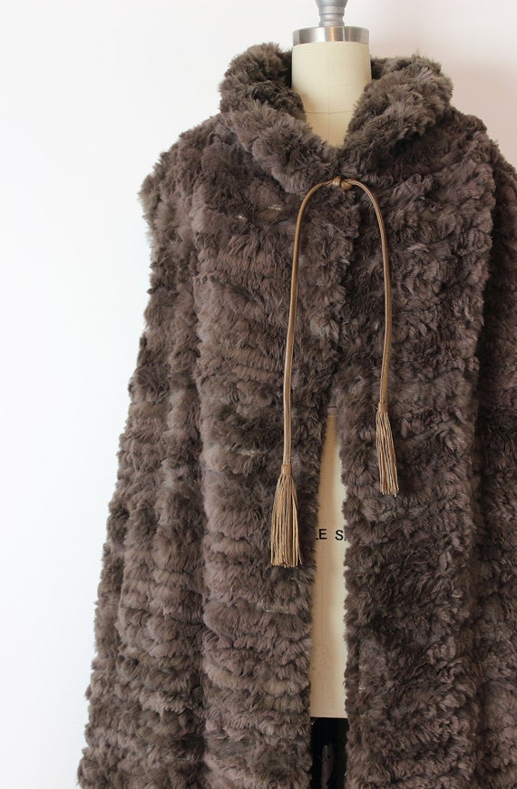 vintage 70s GUCCI cape / 1970s fur cape / Gucci f… - image 5