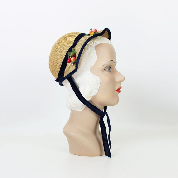 vintage 40s hat / 1940s straw hat with fruit / sum