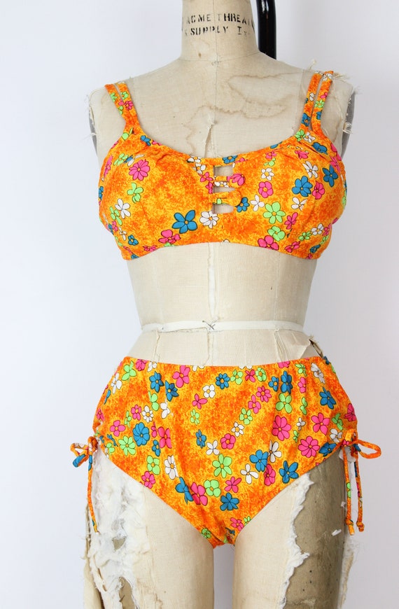 vintage 60s bikini / 1960s mod floral bikini / floral… Gem