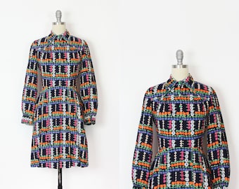 robe à fleurs vintage des années 70 / robe à fleurs mod des années 1970 / robe à fleurs en coton noir / robe taille chemise / robe noire imprimée orange