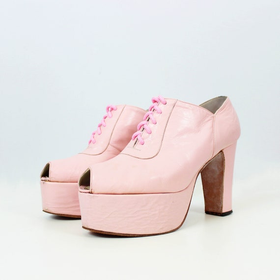 vintage 1970s platform shoes / 1970s pink leather