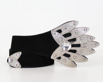 vintage 80s metal suede belt / 1980s statement belt / silver metal belt / black suede belt / rhinestone belt / metal fan belt