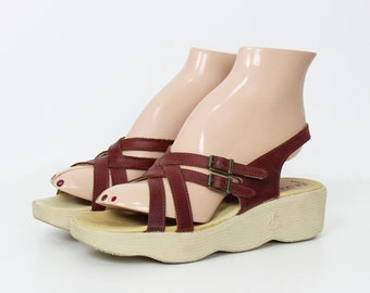 vintage FAMOLARE sandals / 1970s leather sandals / brown leather sandals / strappy leather sandals / platform sandals