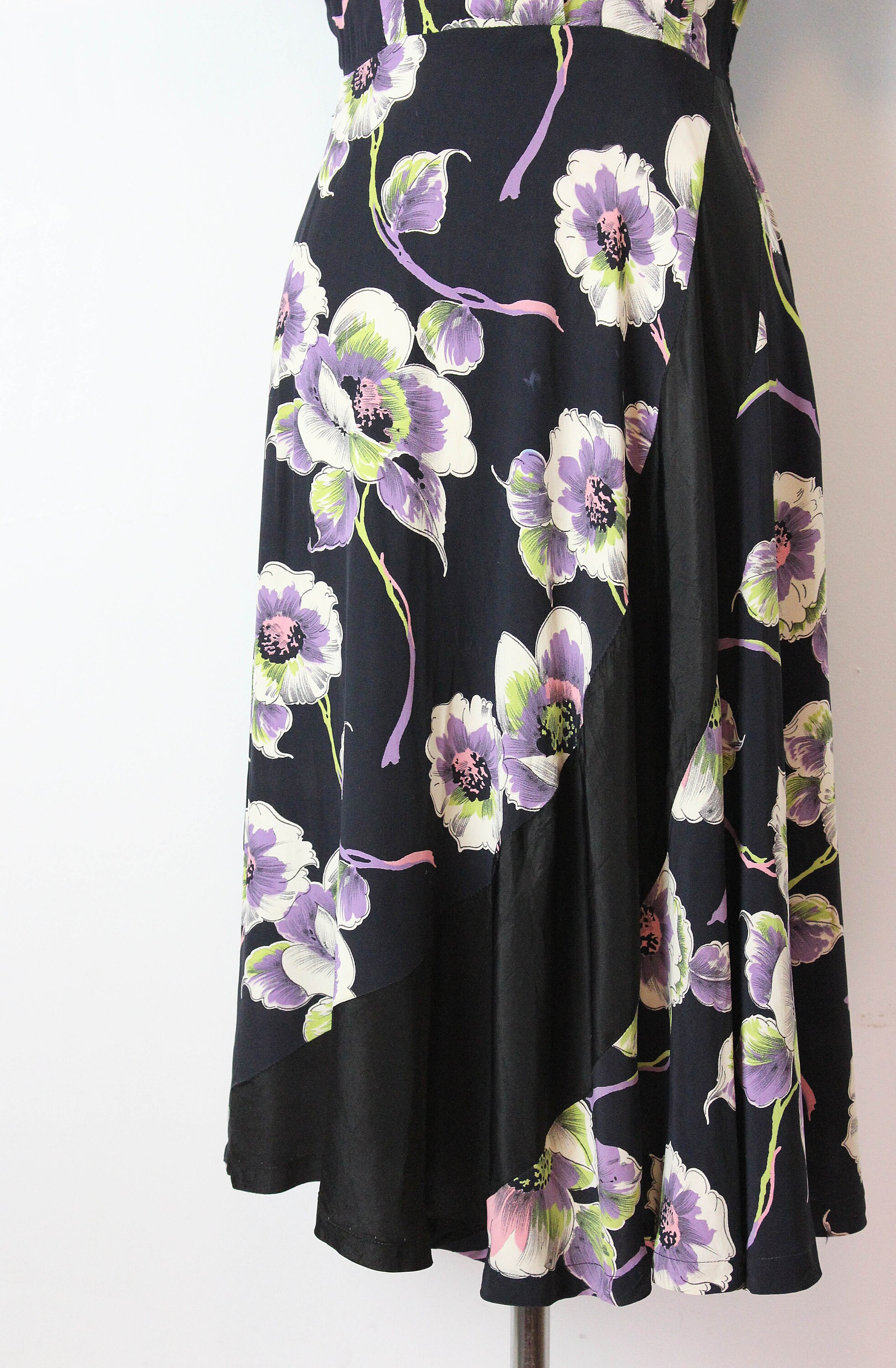 Vintage 40s Dress / 1940s Floral Rayon 